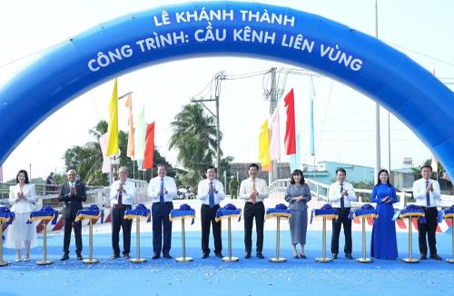 Xã Đức Hòa (Tây Ninh) khánh thành đưa vào khai thác cầu kênh liên vùng.