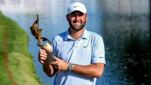 Scottie Scheffler và chiếc cúp vô địch FedEx St. Jude Championship 2026. (Ảnh: PGA Tour)