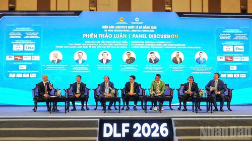Các diễn giả tại phiên thảo luận của Diễn đàn logistics quốc tế Đà Nẵng 2026. (Ảnh: Công Vinh)