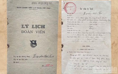 Lý lịch đoàn viên của liệt sĩ Nguyễn Thế Tư. (Ảnh: Bảo tàng Nghệ An-Xô viết Nghệ Tĩnh)