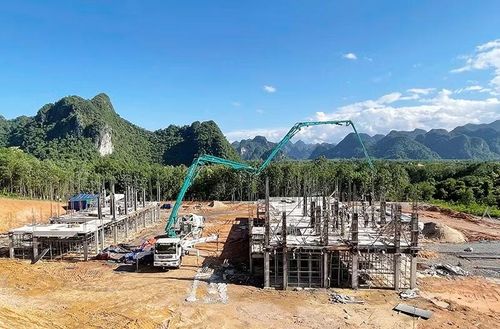 Trên công trường xây dựng trụ sở Công an xã Kim Phú giữa tháng 8/2026. (Ảnh: LÂM QUANG HUY)