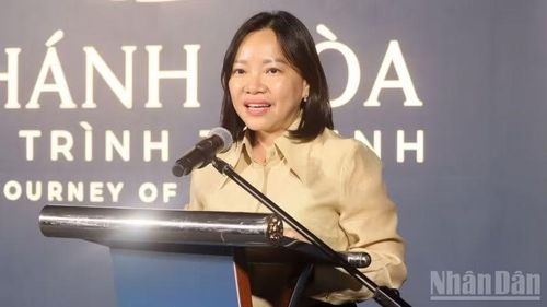 Bà Thái Thị Lệ Hằng, Giám đốc Sở Văn hóa, Thể thao và Du lịch phát biểu. (Ảnh: VŨ TÂN)