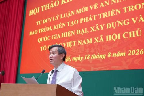Đồng chí Đoàn Minh Huấn phát biểu định hướng tại hội thảo. (Ảnh: HẢI ĐĂNG)