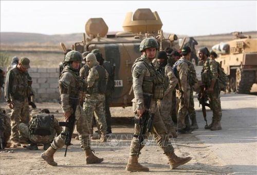 Binh sĩ Thổ Nhĩ Kỳ trong chiến dịch quân sự tại Ras al-Ain, miền Đông Bắc Syria, ngày 28-10-2019. Ảnh: TTXVN