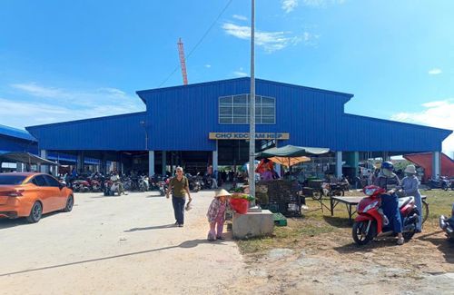 Chợ mới Khu dân cư Tam Hiệp. Ảnh: VĂN PHIN