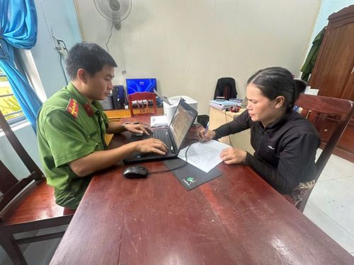 Đối tượng Hằng tại cơ quan Công an.