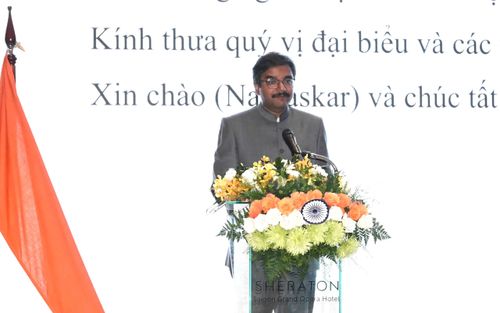 Tổng Lãnh sự Ấn Độ tại TPHCM Vipra Pandey phát biểu tại lễ Kỷ niệm 80 năm Ngày Độc lập Ấn Độ. Ảnh: VIỆT DŨNG