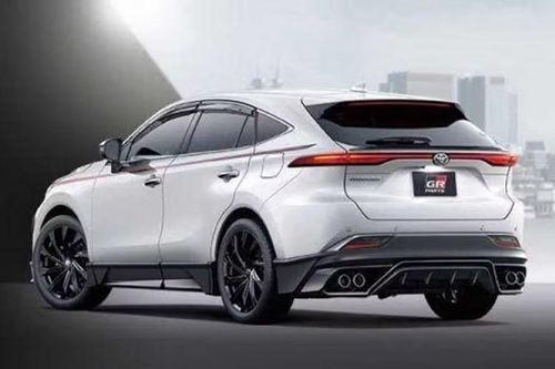 Về an toàn, Toyota Harrier 2.5L HEV được trang bị gói công nghệ Toyota Safety Sense với các tính năng như hệ thống tránh va chạm trước, cảnh báo lệch làn đường, hỗ trợ giữ làn, ga tự động thích ứng, đèn pha thích ứng và hỗ trợ biển báo giao thông.
