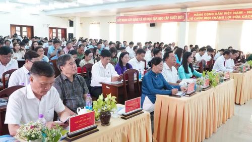Các đại biểu tham dự hội nghị.
