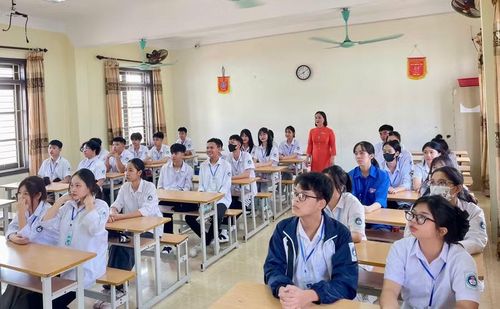 Một buổi học của cô và trò Trung tâm Giáo dục thường xuyên Thái Nguyên.