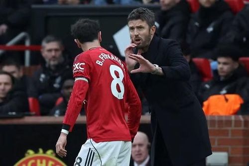 HLV Michael Carrick xem Fernandes là trung tâm trong kế hoạch xây dựng đội hình mùa tới.