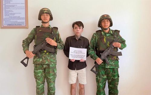 Đối tượng Đạt bị bắt giữ tại Đồn Biên phòng Mỹ Thạnh Tây