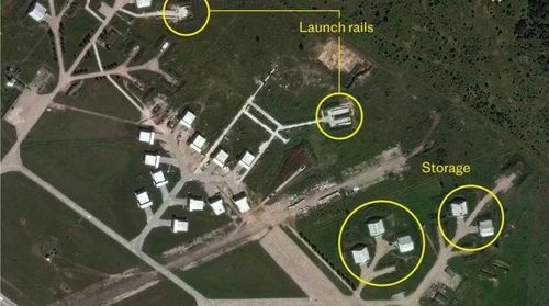 Hình ảnh nhà kho và bệ phóng tại Căn cứ không quân Kursk-Vostochny (Khalino). (Ảnh: The Telegraph)