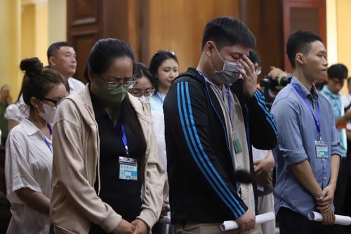 Các bị cáo tại ngoại tại phiên tòa.