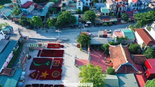 Không gian làng nghề vì thế trở thành điểm đến được nhiều người lựa chọn khi khám phá vùng ngoại thành Hà Nội. Với những sân hương rực đỏ dưới nắng, Quảng Phú Cầu mang đến một góc nhìn khác về đời sống làng nghề và những giá trị thủ công được gìn giữ qua nhiều thế hệ.