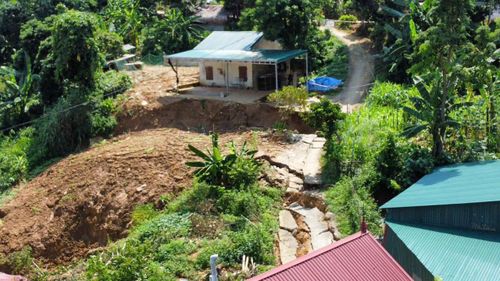 Hàng chục hộ dân bị ảnh hưởng bởi sạt lở đất mỗi mùa mưa bão