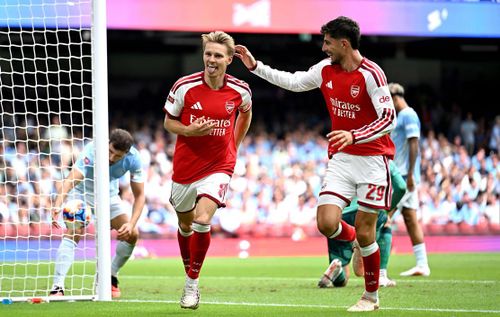 Odegaard ghi dấu ấn ở trận Siêu cúp Anh - Ảnh: AFC Pics