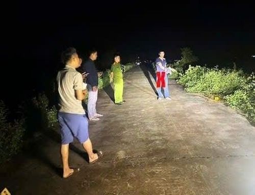 Đối tượng Mai Văn C (X) thực nghiệm hiện trường. Ảnh: CSHSXT