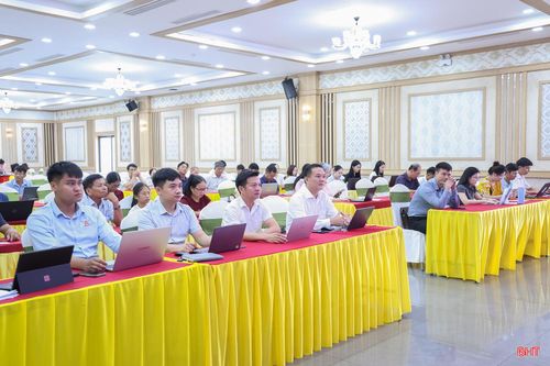 Các đại biểu tham dự hội nghị tập huấn.