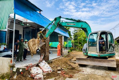 Những ngày qua, xã Sơn Tây cũng tổ chức ra quân xây dựng NTM với nhiều phần việc cụ thể, lan tỏa phong trào thi đua rộng khắp các khu dân cư, thiết thực chào mừng các ngày lễ, sự kiện lớn của tỉnh và đất nước.