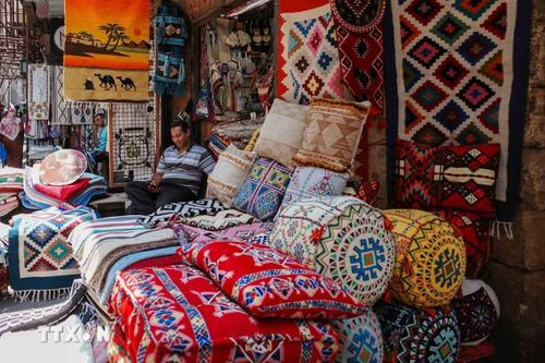 Cửa hàng trên phố Khayamiya. (Ảnh: Hoàng Nhật/TTXVN)