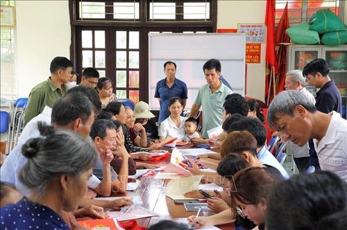 Các xã, phường của tỉnh Hưng Yên chạy đua với thời gian để hoàn thành đo đạc, thống kê, số hóa, làm sạch hệ thống dữ liệu đất đai trên địa bàn. Ảnh: Thế Duyệt/TTXVN