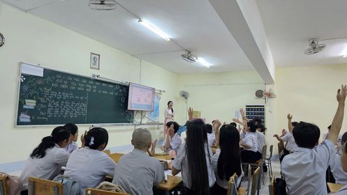Học sinh Trung tâm GDTX - Hướng nghiệp Vũng Tàu trong tiết học Ngữ văn.Ảnh: Trung tâm GDTX - Hướng nghiệp Vũng Tàu