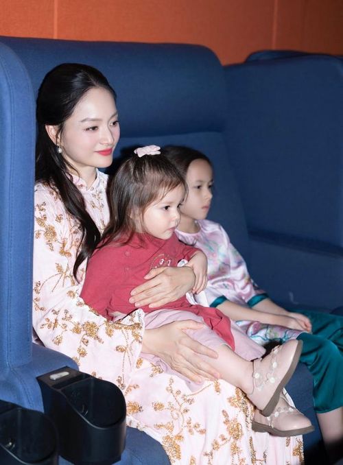 Sau những biến động, Lan Phương lựa chọn nhìn về hiện tại bằng hai chữ "hạnh phúc" và "bình yên", dù hành trình phía trước vẫn còn nhiều vất vả. Ảnh: FBNV.