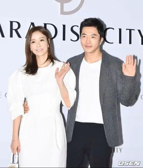 Kwon Sang Woo và vợ là Son Tae Young duy trì hôn nhân hạnh phúc suốt nhiều năm. (Ảnh từ OSEN)