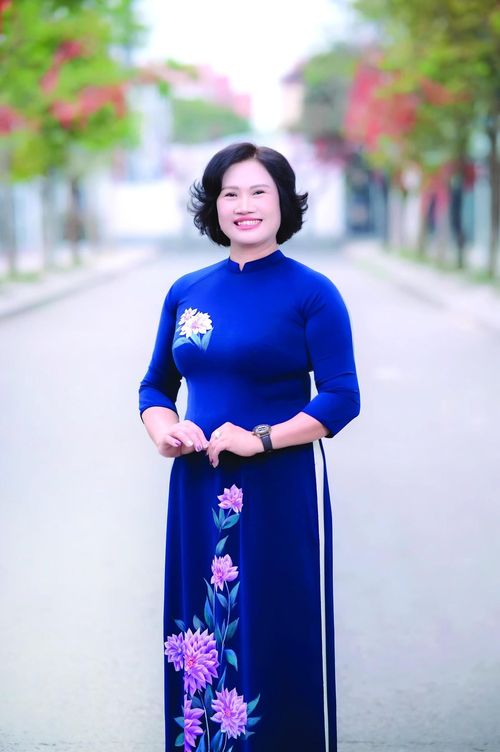 Nhà giáo Nguyễn Thị Lan 