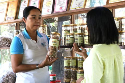 Hội LHPN phường Hội An Tây đồng hành cùng hội viên phát triển kinh tế từ các sản phẩm mang đậm bản sắc địa phương.