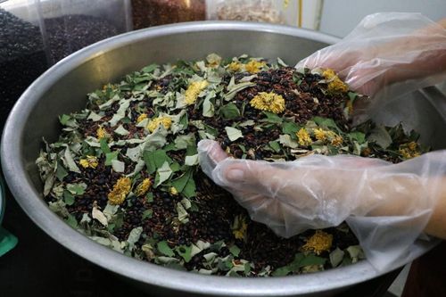 Nguồn nguyên liệu địa phương được chị Thuận tin chọn để tạo nên các sản phẩm trà, bột ngũ cốc mang dấu ấn quê hương.