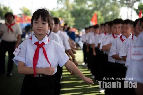 Ánh mắt trong veo và sự tập trung khi thể hiện từng động tác trên sân thi.
