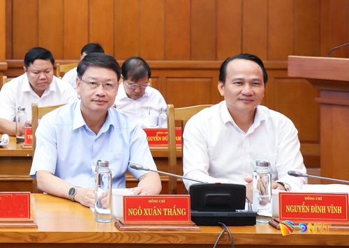 Lãnh đạo Thành ủy, Ủy ban MTTQ Việt Nam thành phố và các đại biểu dự hội nghị. Ảnh: NGỌC PHÚ