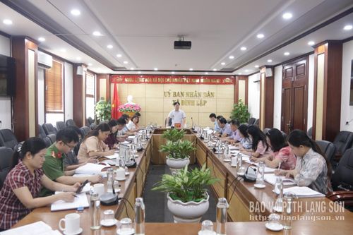 Các đại biểu tham dự buổi kiểm tra