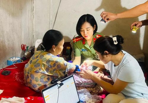 Tham gia Chiến dịch 500 ngày đêm thu nhận mẫu ADN cho thân nhân liệt sĩ chưa xác định danh tính