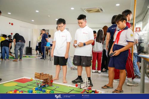 Đội học sinh Trường TH Nguyễn Trãi tham gia các cuộc thi Robocon
