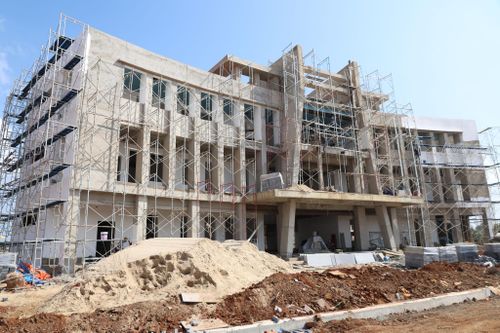 Trường Phổ thông nội trú liên cấp Tiểu học và THCS Quảng Trực vẫn gặp khó khăn do thời tiết và thiếu nhân công