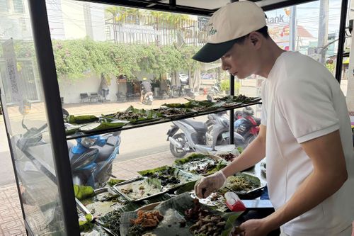 Quán cơm đồng bào tại Phường 1 Bảo Lộc phục vụ các món ăn truyền thống của dân tộc