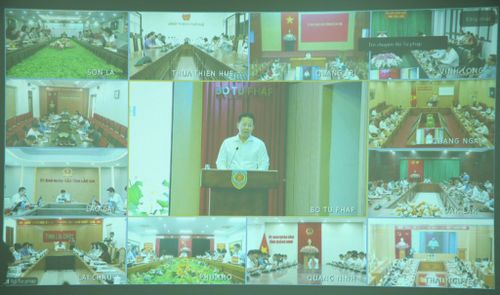 Đồng chí Nguyễn Thanh Ngọc, Thứ trưởng Bộ Tư pháp, Phó Chủ tịch Hội đồng phối hợp phổ biến, giáo dục pháp luật Trung ương phát biểu tại cuộc họp