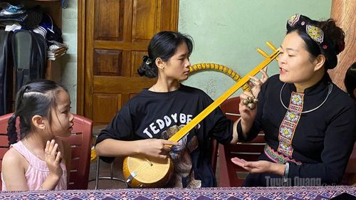 Lớp dạy hát Then, đàn Tính của chị Triệu Thị Lam Hạnh.