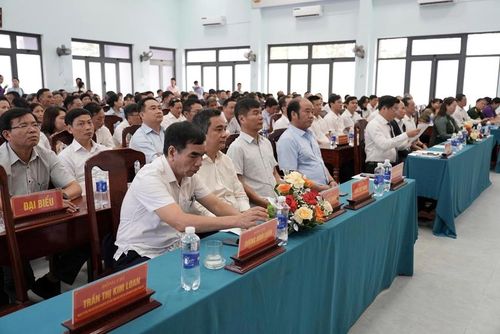 Lãnh đạo thành phố, các đoàn thể chính trị xã hội và Nhân dân tham dự lễ phát động.