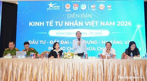 Phó Giám đốc Sở Tài chính Trần Công Thích Vương giải đáp các kiến nghị của doanh nghiệp.