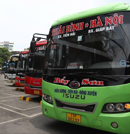 Cũng trong dịp nghỉ lễ Quốc khánh 2/9, tại Bến xe Giáp Bát, lượng hành khách trong ngày cao điểm dự kiến khoảng 9.000 lượt, với khoảng 760 lượt xe. Các tuyến được dự báo có nhu cầu đi lại lớn gồm Nam Định, Thái Bình, Ninh Bình và Thanh Hóa.