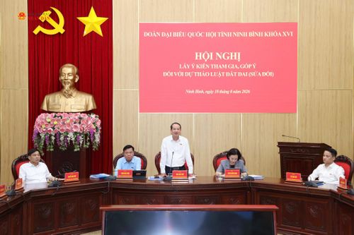 Phó Bí thư Tỉnh ủy, Trưởng Đoàn ĐBQH tỉnh Ninh Bình Mai Văn Tuất phát biểu khai mạc