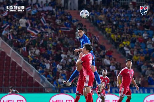 Thái Lan dù để thua ở trận lượt về nhưng vẫn vượt qua Singapore sau hai lượt trận với tổng tỷ số 4-3. Ảnh: FAT.