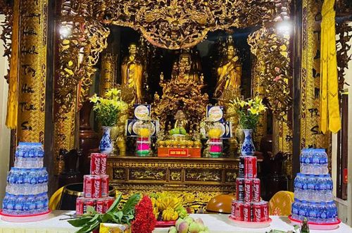 Ban Tam Bảo tại chùa Tân Bảo. Ảnh: sưu tầm