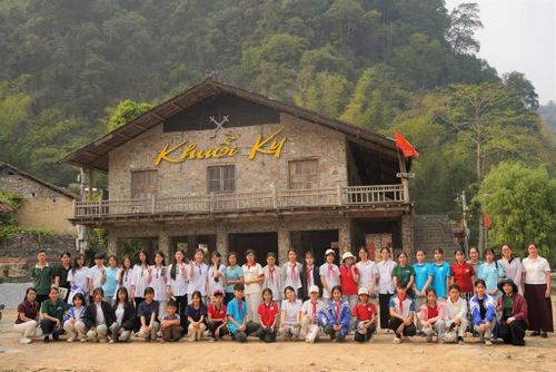 Giáo dục lý tưởng cách mạng cho thế hệ trẻ có thể bắt đầu từ ba việc rất cụ thể: một câu hỏi khó, một chuyến đi thật, một việc có ích.