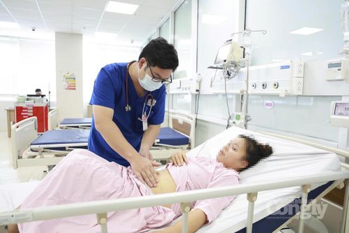 Sau phẫu thuật, bệnh nhân được chuyển về điều trị tại Khoa Hồi sức tích cực - Chống độc.