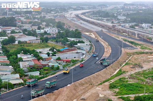 Theo Tổng Công ty Đầu tư phát triển đường cao tốc Việt Nam (VEC), sản lượng thi công toàn tuyến cao tốc Bến Lức - Long Thành đã đạt khoảng 99% giá trị hợp đồng. Trong đó, gói thầu XL-NG51 xây dựng nút giao Quốc lộ 51 dự kiến hoàn thành trong tháng 8.